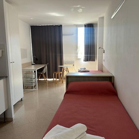 Residencia Universitaria Resa Francesc Giralt I Serra テラサ エクステリア 写真