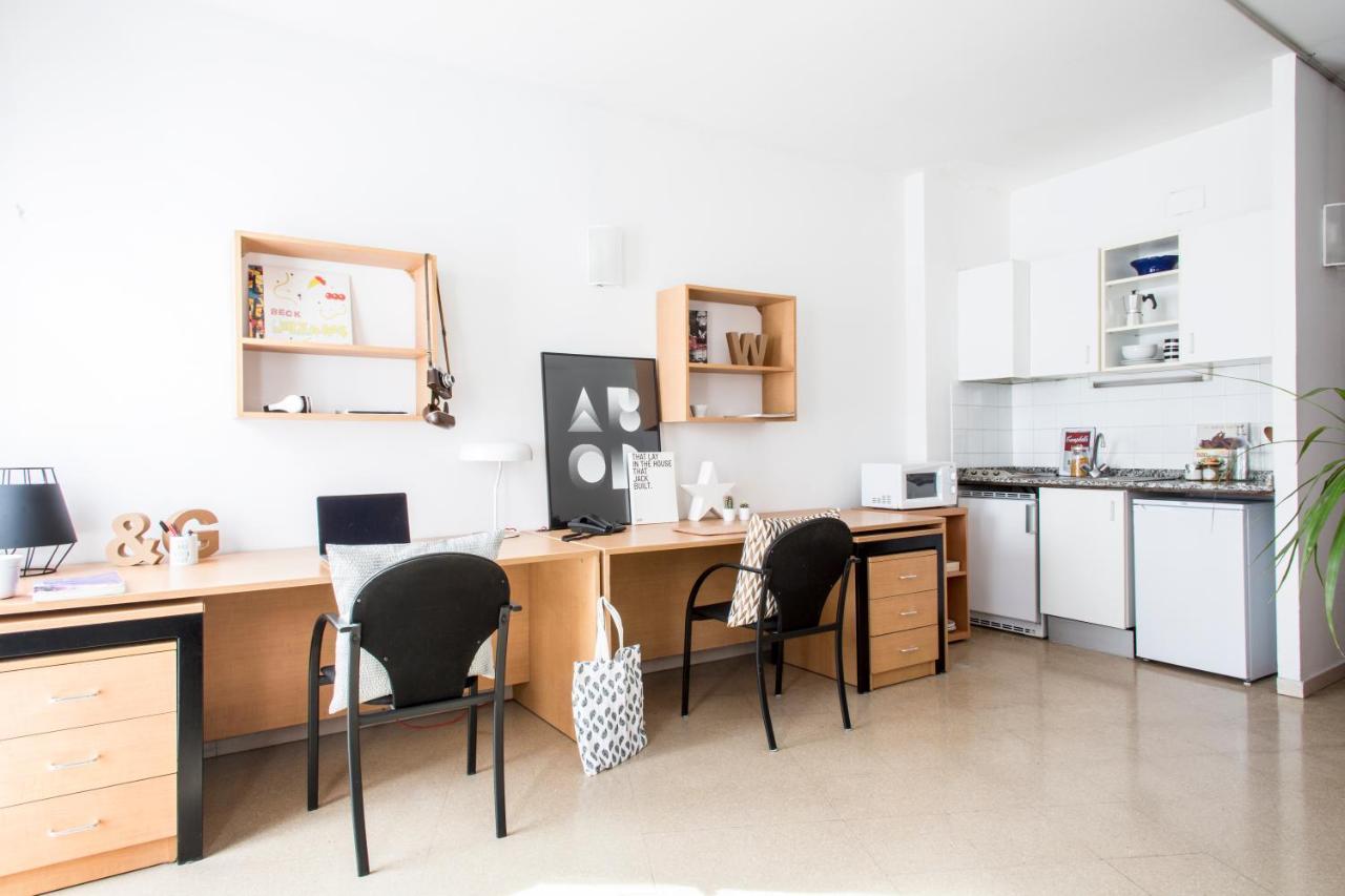 Residencia Universitaria Resa Francesc Giralt I Serra テラサ エクステリア 写真