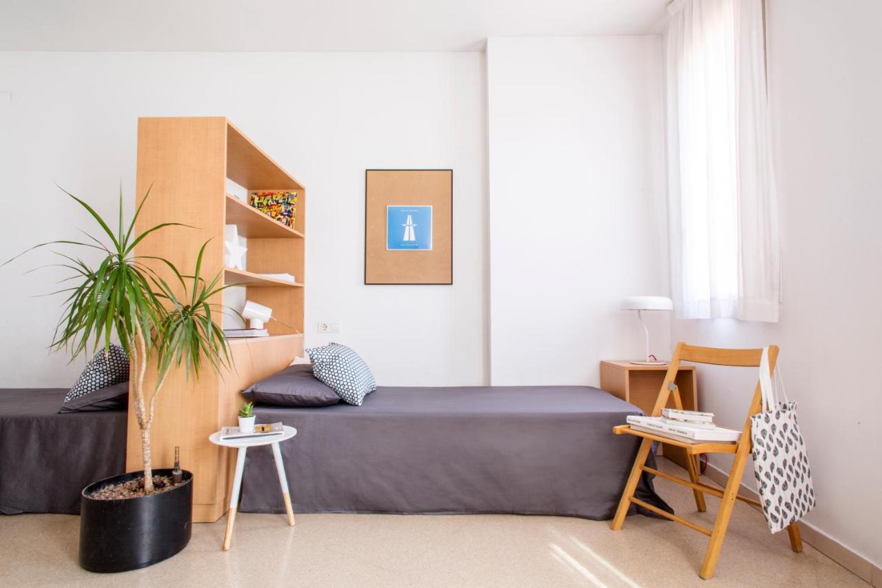 Residencia Universitaria Resa Francesc Giralt I Serra テラサ エクステリア 写真