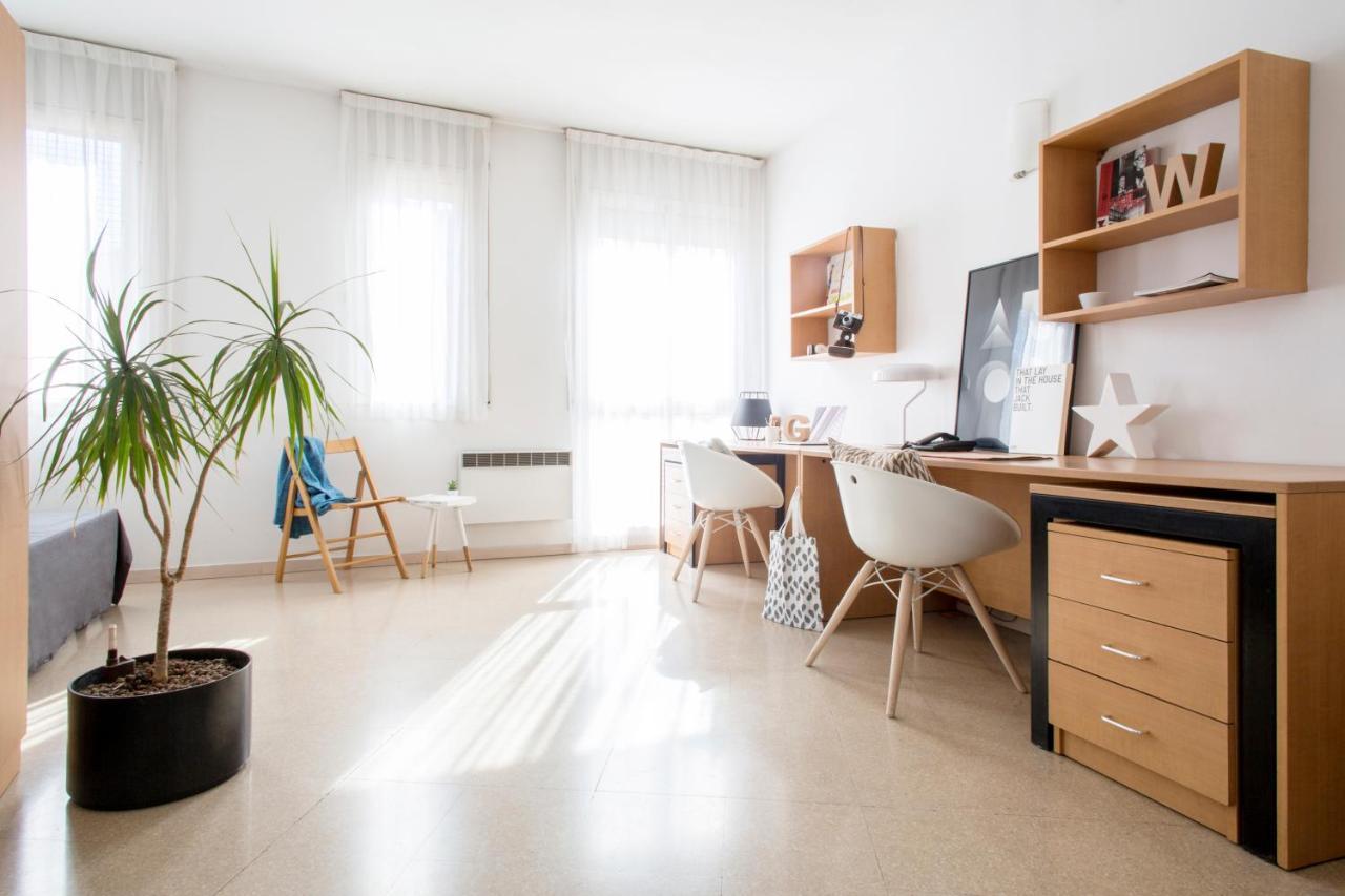 Residencia Universitaria Resa Francesc Giralt I Serra テラサ エクステリア 写真