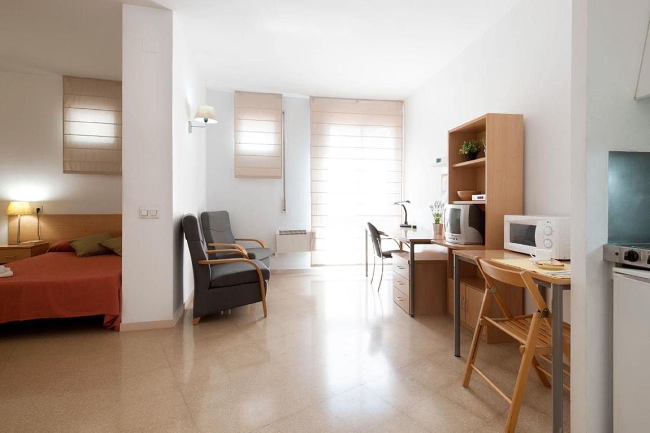 Residencia Universitaria Resa Francesc Giralt I Serra テラサ エクステリア 写真
