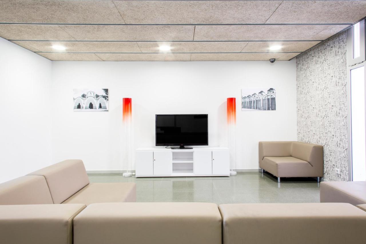 Residencia Universitaria Resa Francesc Giralt I Serra テラサ エクステリア 写真