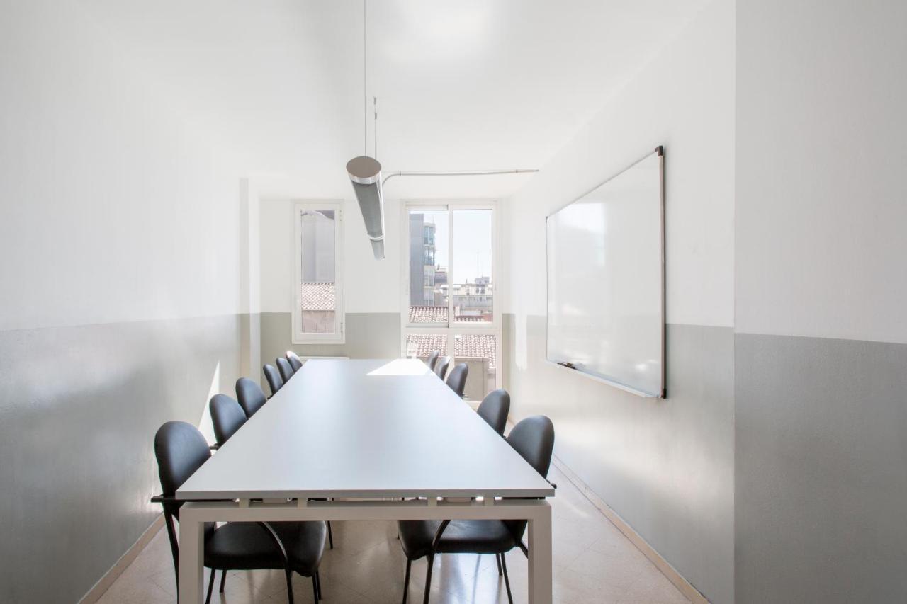 Residencia Universitaria Resa Francesc Giralt I Serra テラサ エクステリア 写真