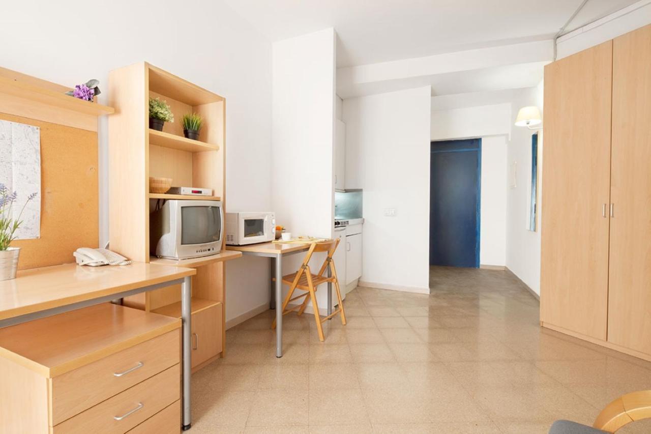 Residencia Universitaria Resa Francesc Giralt I Serra テラサ エクステリア 写真