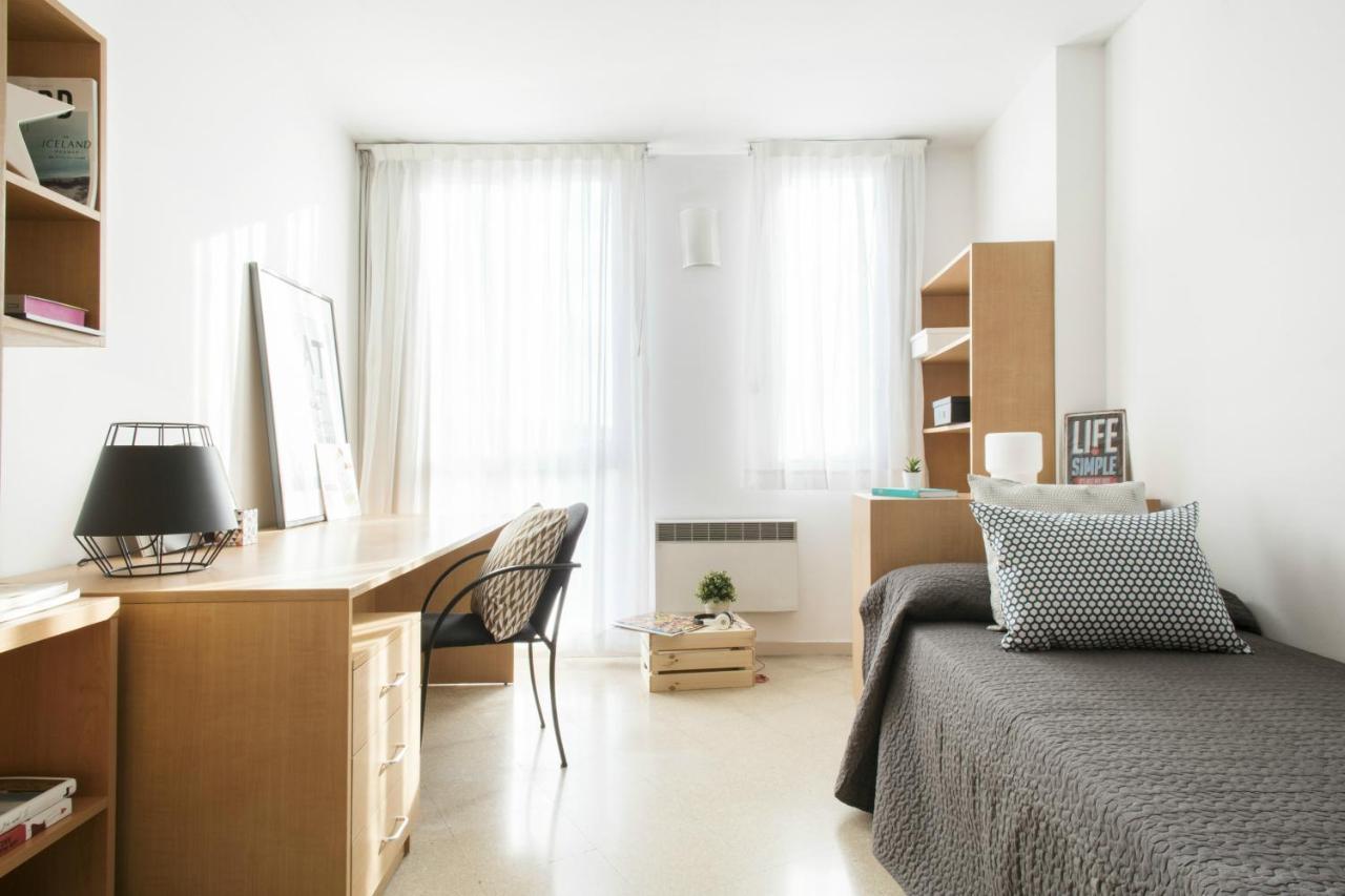 Residencia Universitaria Resa Francesc Giralt I Serra テラサ エクステリア 写真