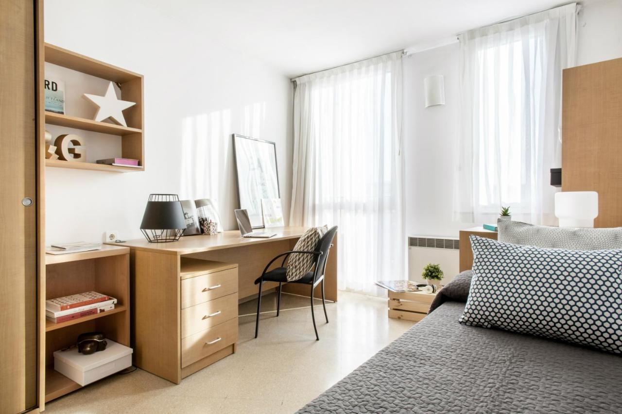 Residencia Universitaria Resa Francesc Giralt I Serra テラサ エクステリア 写真